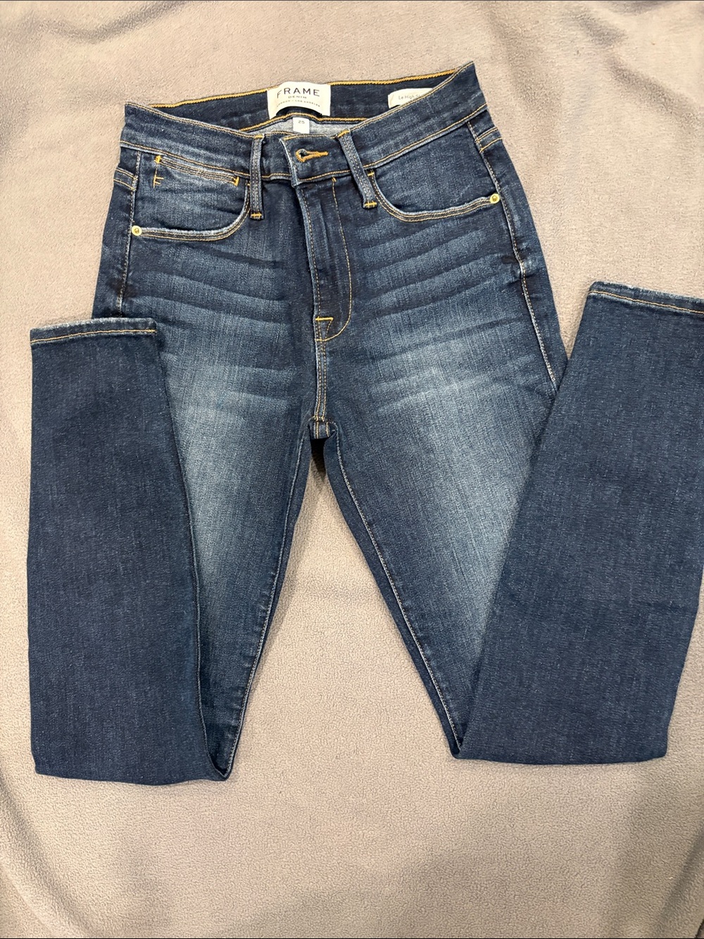 Frame Denim Le Skinny de Jeanne High-Rise Skinny Jeans in Dark Blue Wash